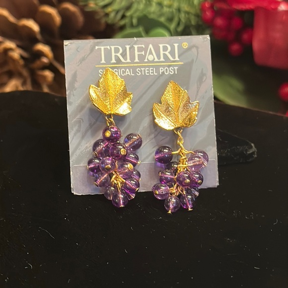 Vintage Trifari Gold Tone Leaf Dangle Earrings with purple grape like dangles